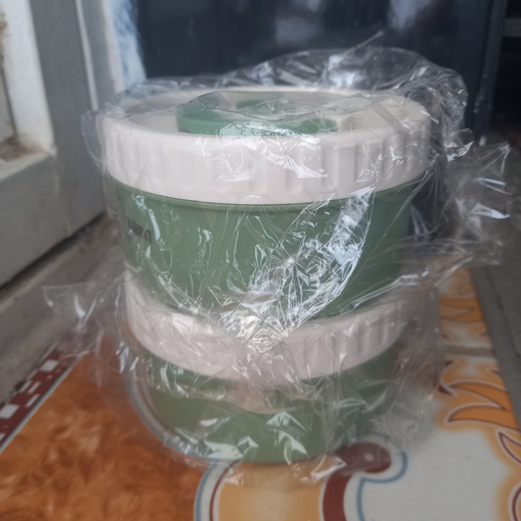 لانچ باکس ۴تایی با کاور، داخل ظرف جنس استیل، بدنه پلاستیک فشرده (رنگ محصول بصورت رندوم ارسال میشود)